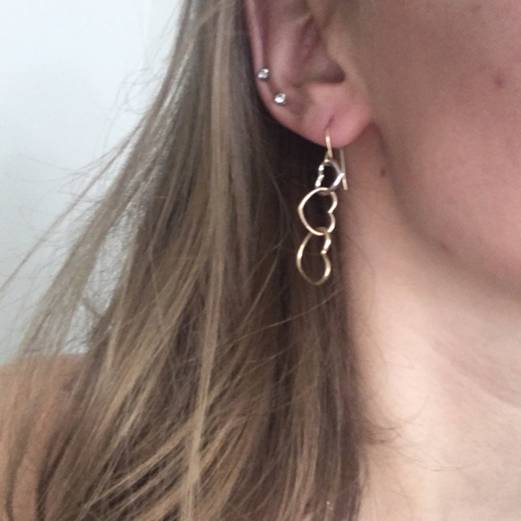 **NEVER WORN** Mixed Metals Heart Earrings - Picture 4 of 6